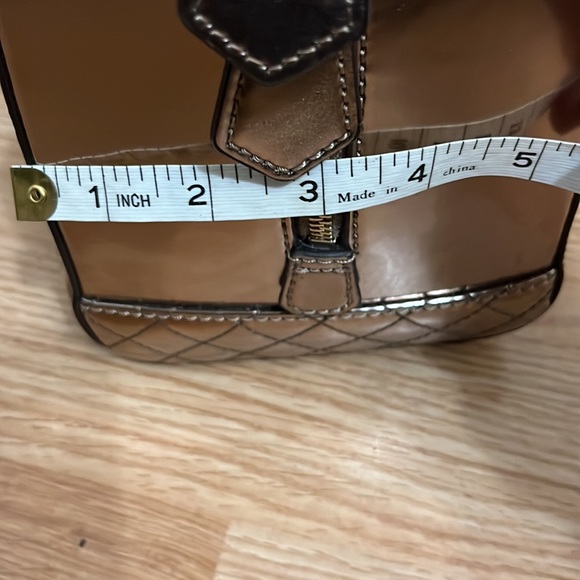 Fabulous Metallic Guess Tote Bag - Picture 11 of 11